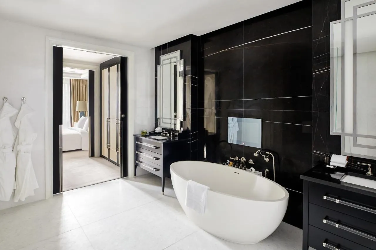 Four Seasons Residences London At Ten Trinity Square Hotel