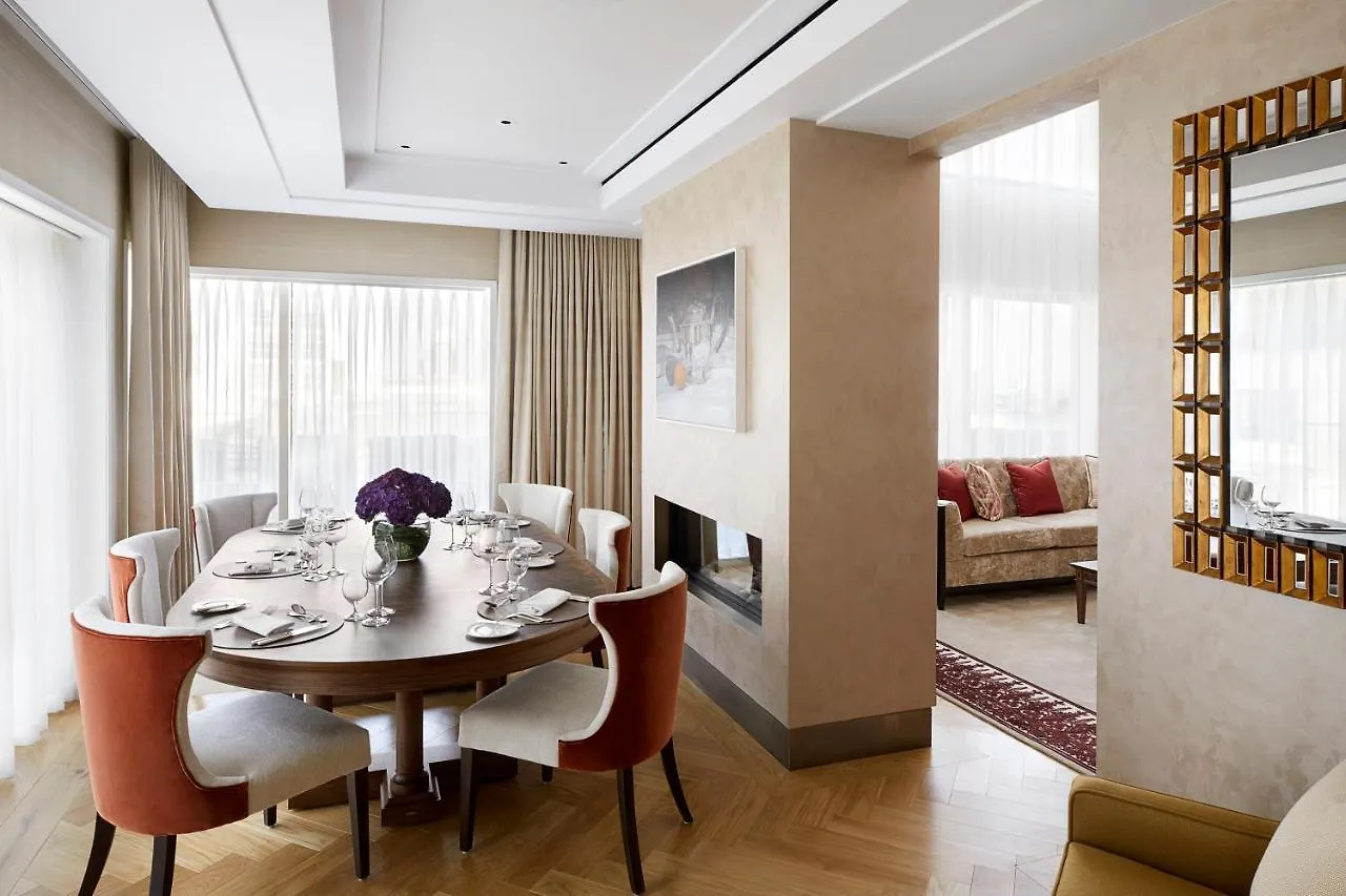 Four Seasons Residences London At Ten Trinity Square 5*,
