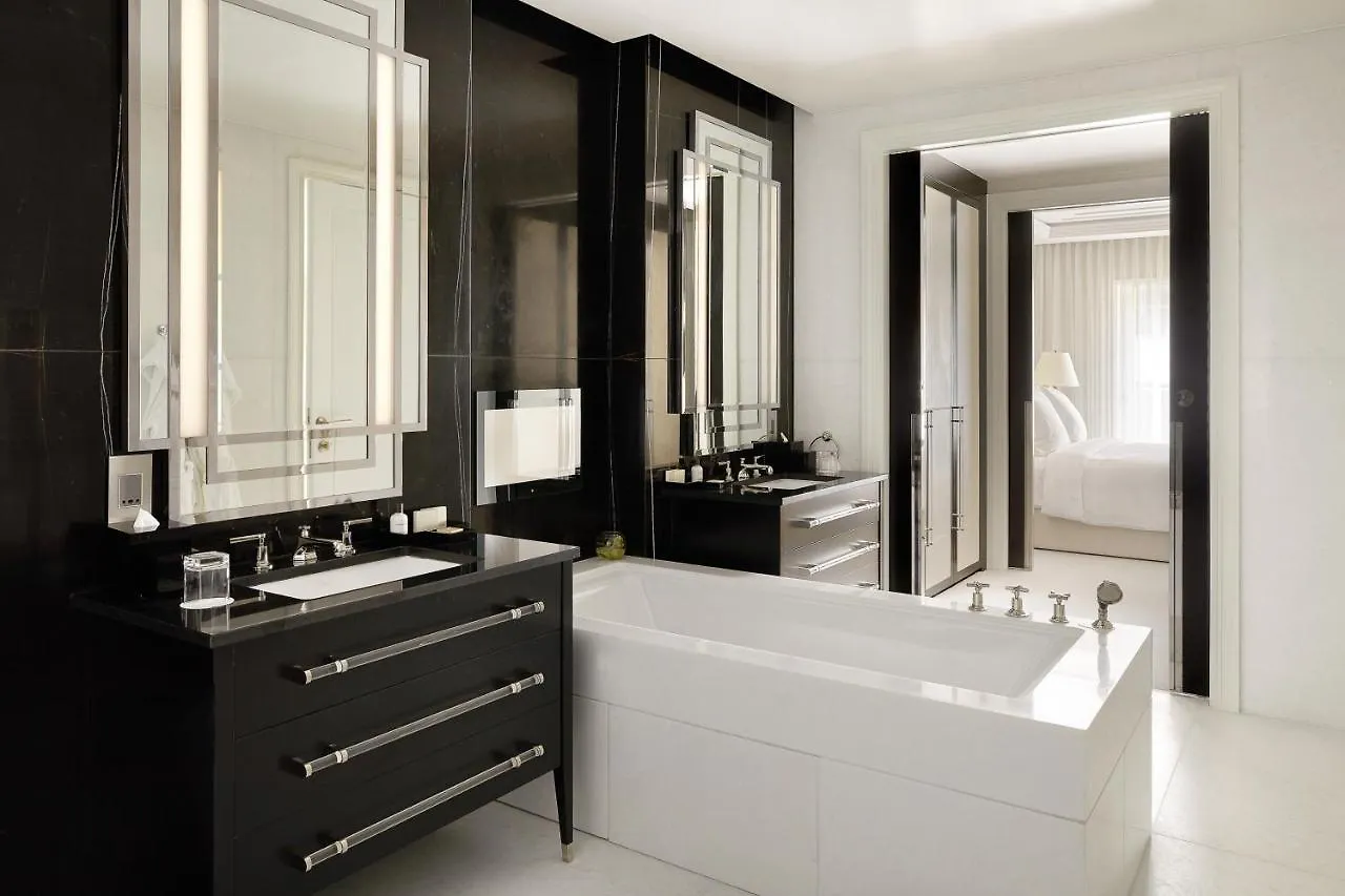 Four Seasons Residences London At Ten Trinity Square Hotel