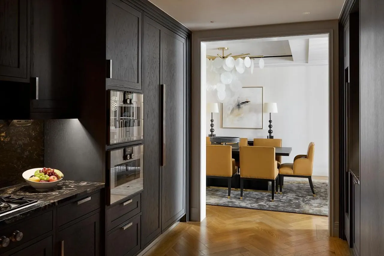 Four Seasons Residences London At Ten Trinity Square 5*,